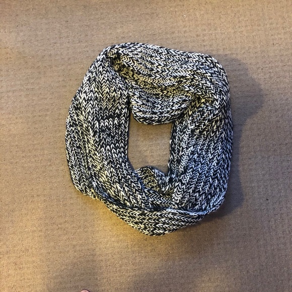 Urban outfitters scarf - Picture 2 of 2